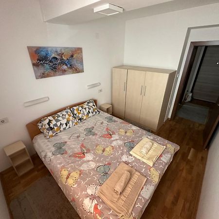 Ira'S 2 Bedroom Central Place With Private Parking Skopie Exterior foto