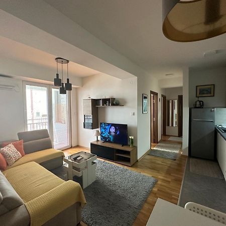 Ira'S 2 Bedroom Central Place With Private Parking Skopie Exterior foto