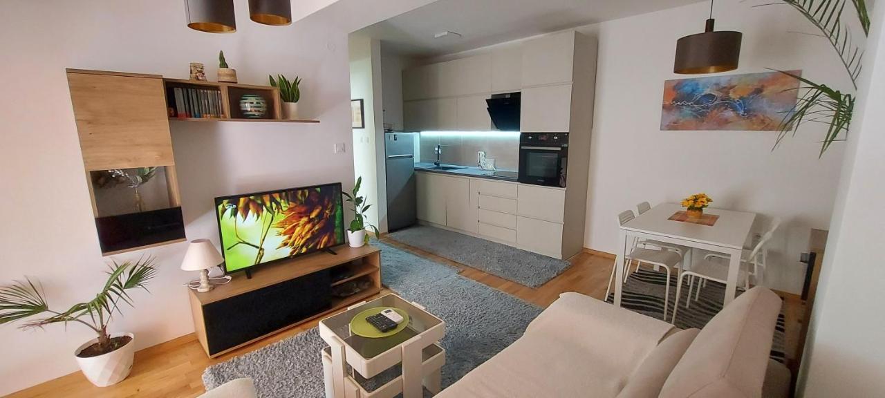 Ira'S 2 Bedroom Central Place With Private Parking Skopie Exterior foto